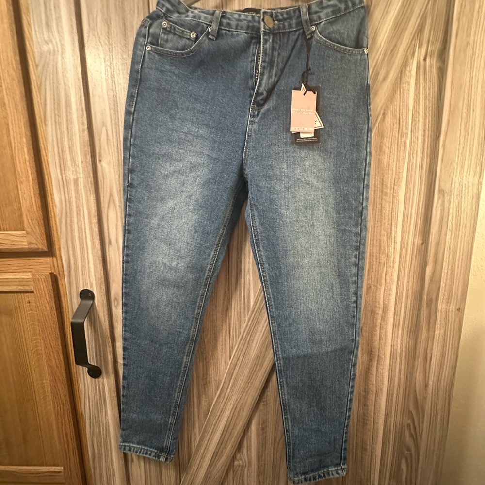 PrettyLittleThing Blue Straight Leg Jeans
